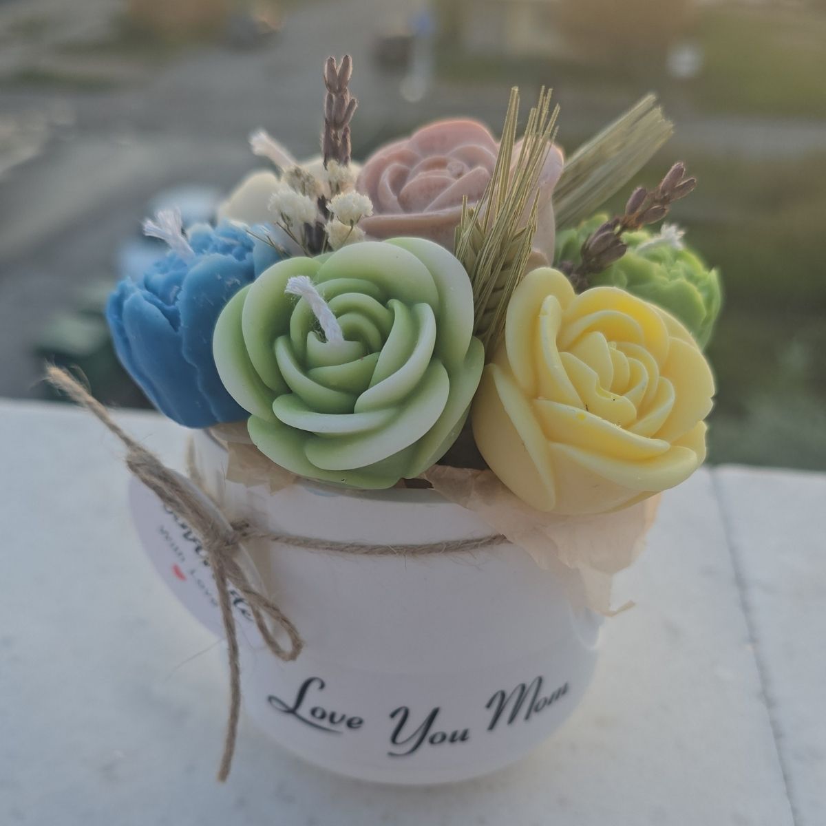 kerini-sinthesi-se-kaspo-porselanis-me-diafora-xrwmata-cuddly-candles