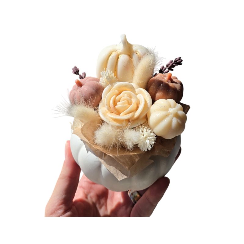 kerini-sinthesi-fthinoporo-se-kaspo-porselanis-kolokitha-cuddly-candles